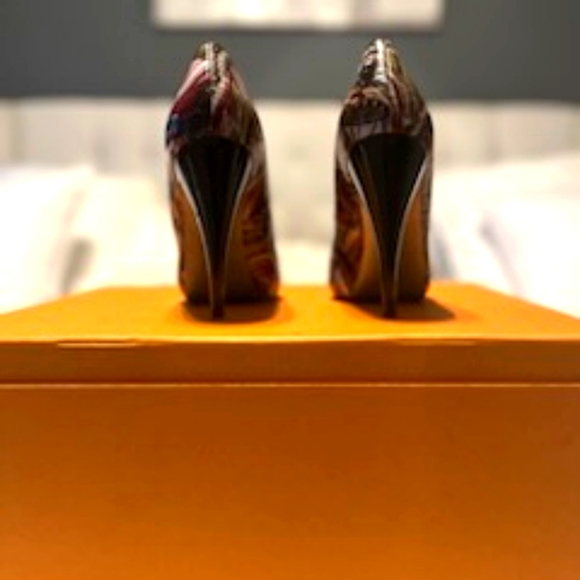 Naughty Monkey Multi Colored Pump Size 9 - Picture 3 of 4